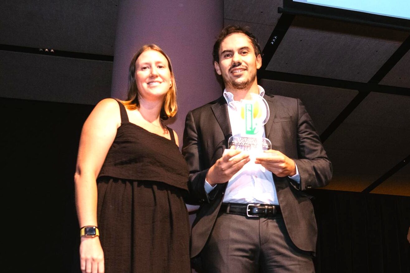 Premio iDermo 2025 recogido por Tommaso Viligiardi